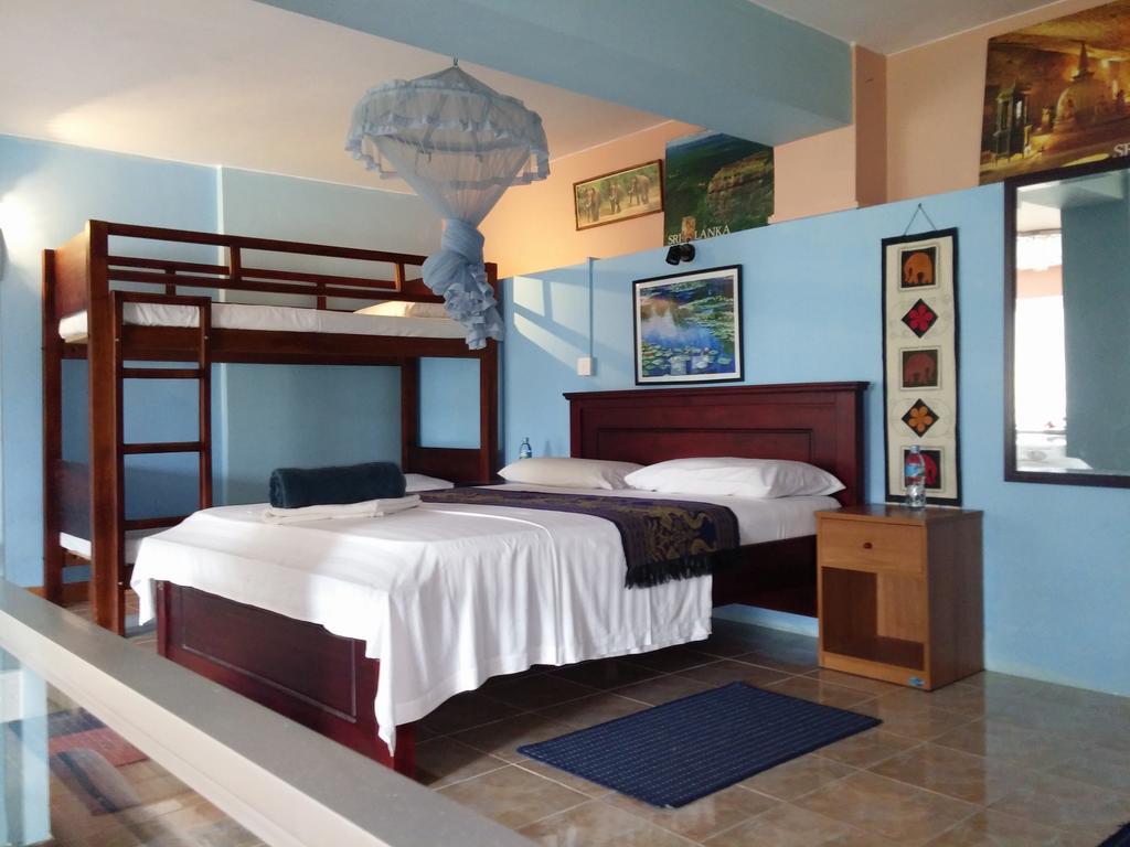 Days Inn Канді Екстер'єр фото
